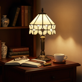 LED világítással rendelkező lámpa régi barokk stílusban