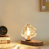 Üvegből készült asztali lámpa jégkő formájában