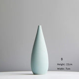 Törékeny kerámia virágvázák finom árnyalatokban